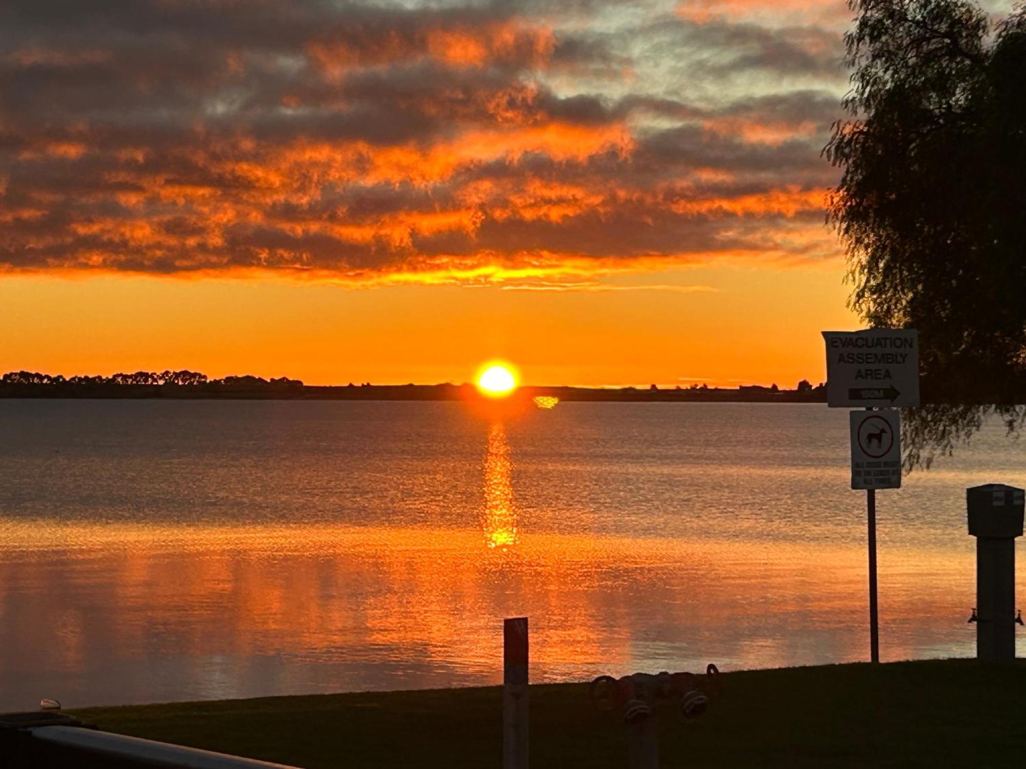 Lake Boga Caravan Park Экстерьер фото